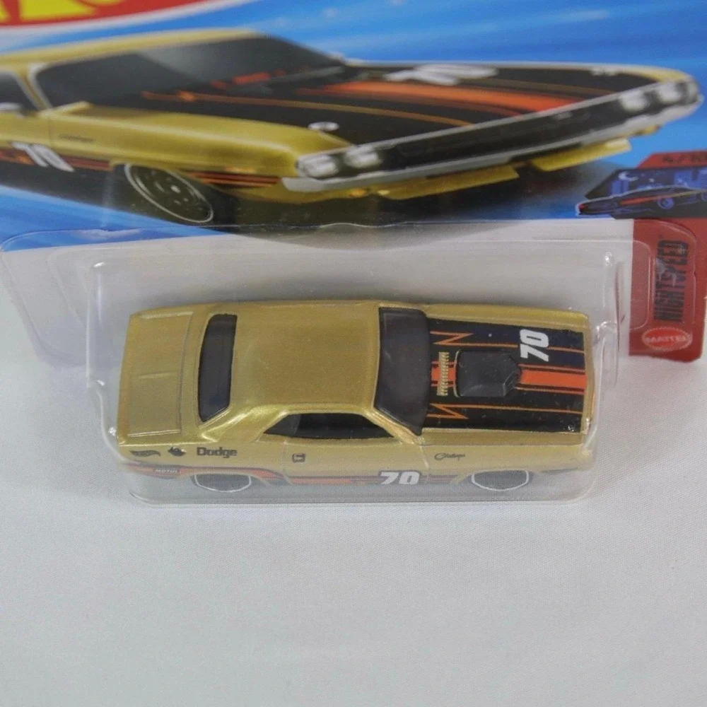 Hot Wheels Gold '70 Dodge Hemi Challenger Toy‎ Car - NEW